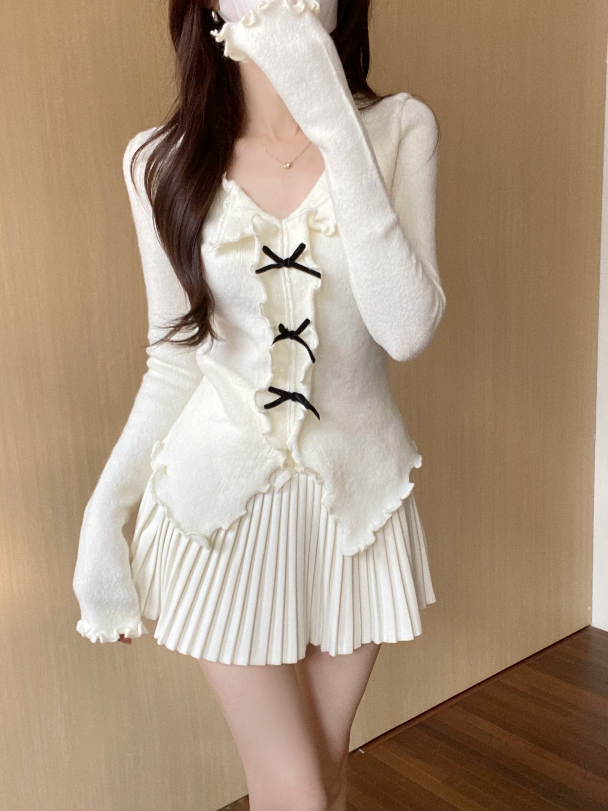Milky White Wooden Ear Bow V-neck Sweater Women Clarke Vibe Store