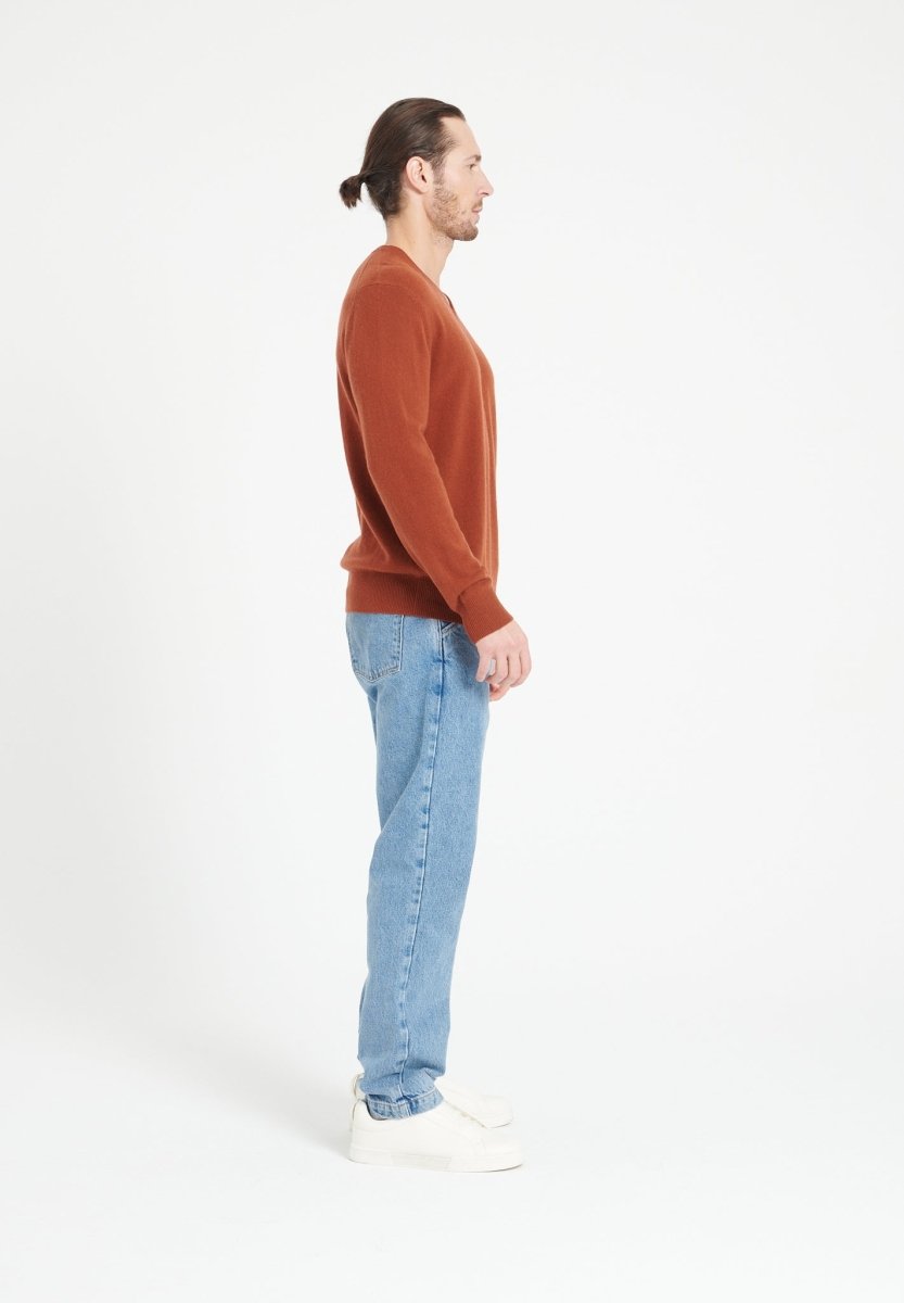 Pull col V homme en cachemire terracotta - LUKE 1 Studio Cashmere8