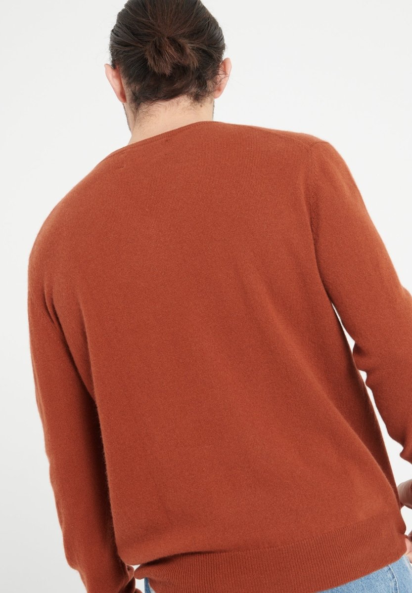 Pull col V homme en cachemire terracotta - LUKE 1 Studio Cashmere8