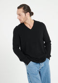 Pull col V homme en cachemire 4 fils noir - LUKE 13 Studio Cashmere8