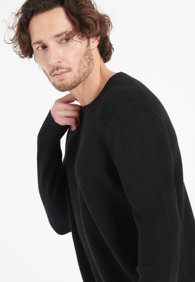Pull col rond homme en cachemire 4 fils noir - LUKE 14 Studio Cashmere8