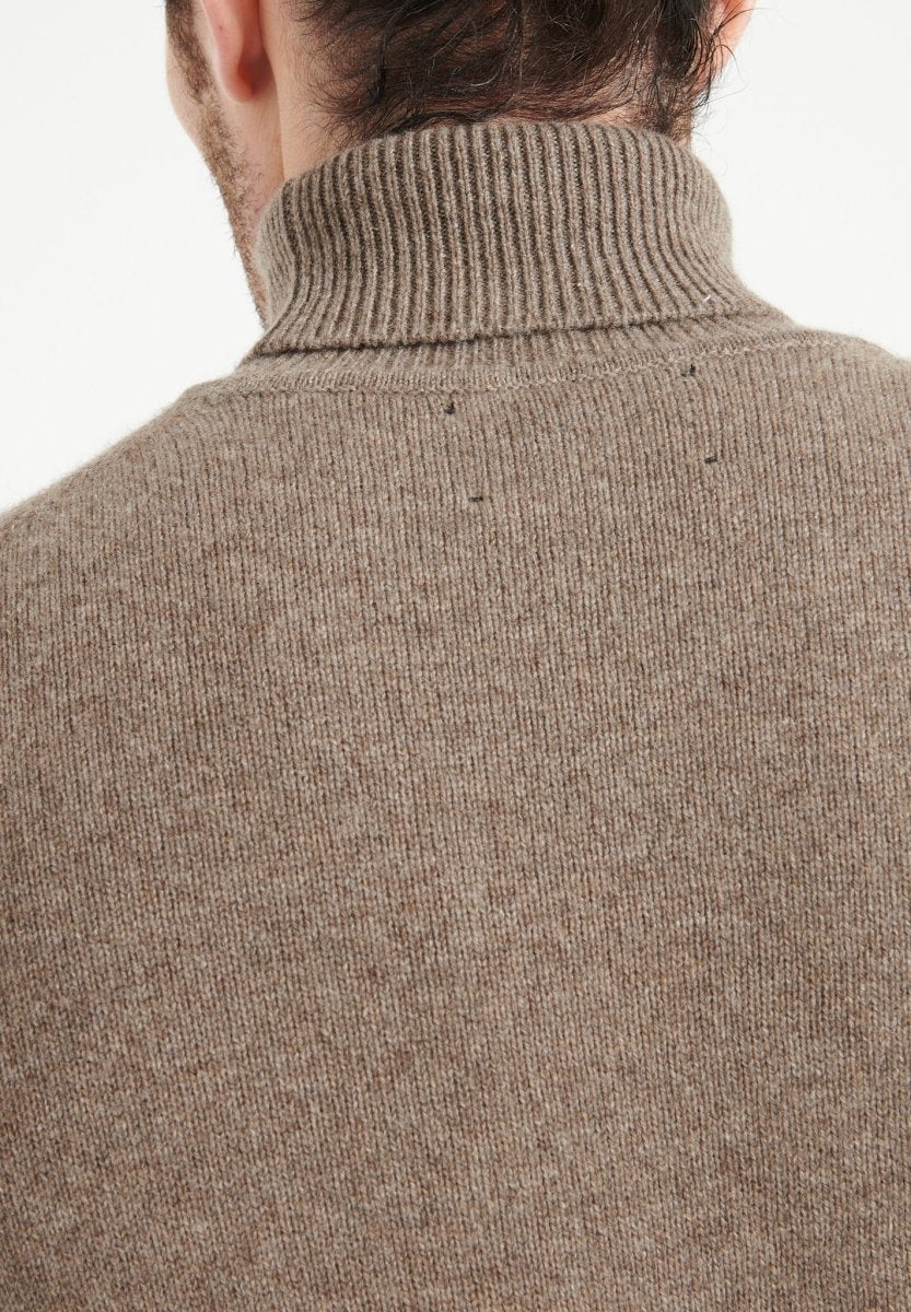 Pull col roulé homme en cachemire 4 fils taupe - LUKE 15 Studio Cashmere8